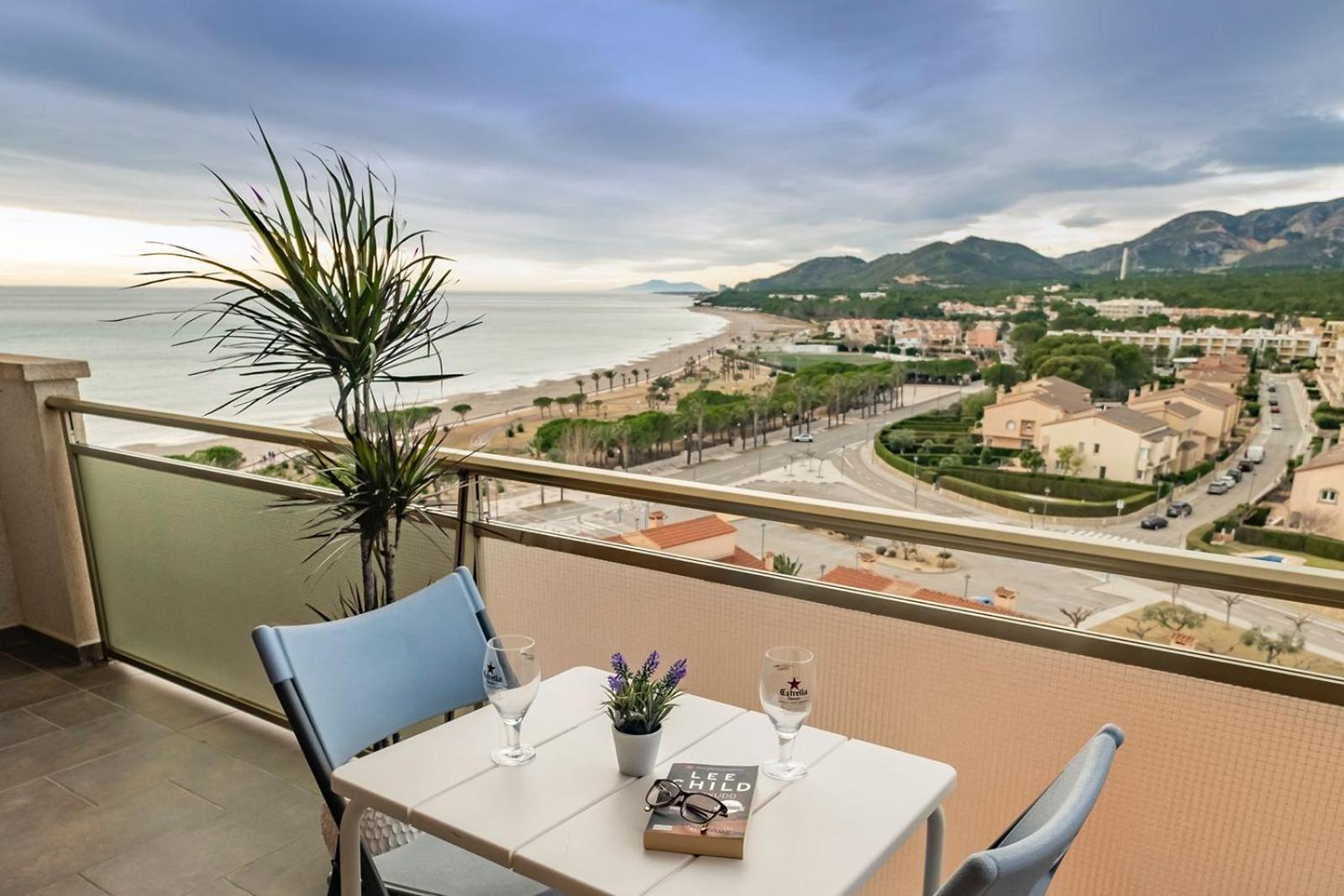 Apartamento Con Terraza, Vistas Playa Y Montana Hospitalet De L'Infant Exterior photo